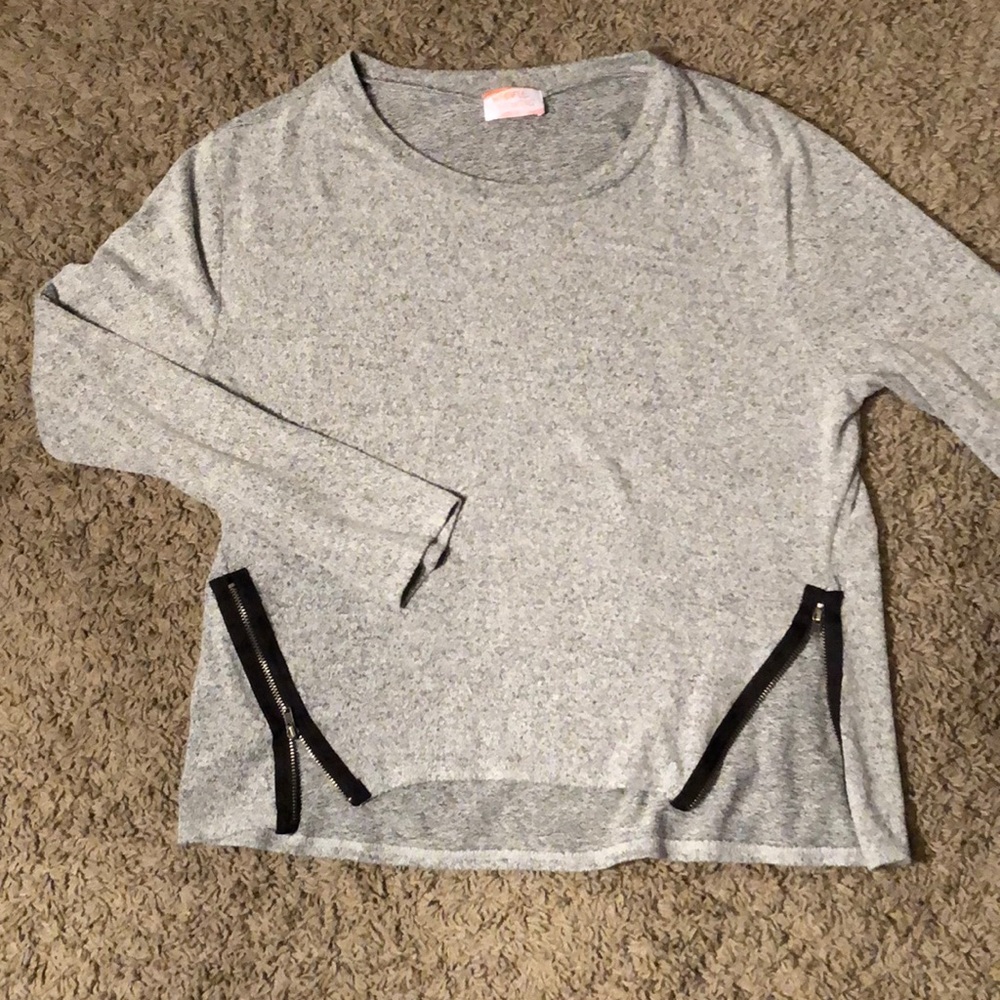 SUPER SOFT MOVEABLE ZIPPER SWEATER!